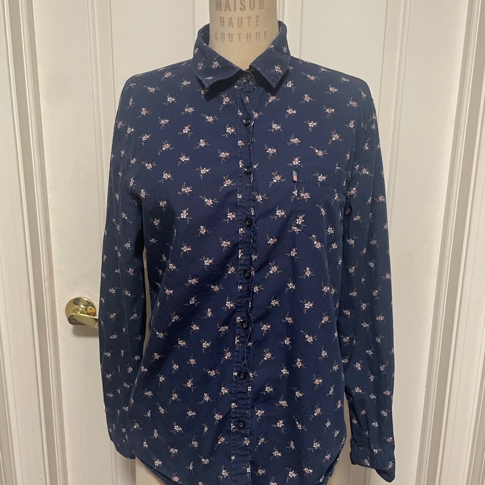 Lexington Clothing Company 100% cotton tailored button up blouse. Size Large.
